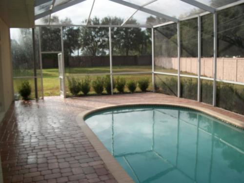 Tampa Pool Enclosure Cleaning